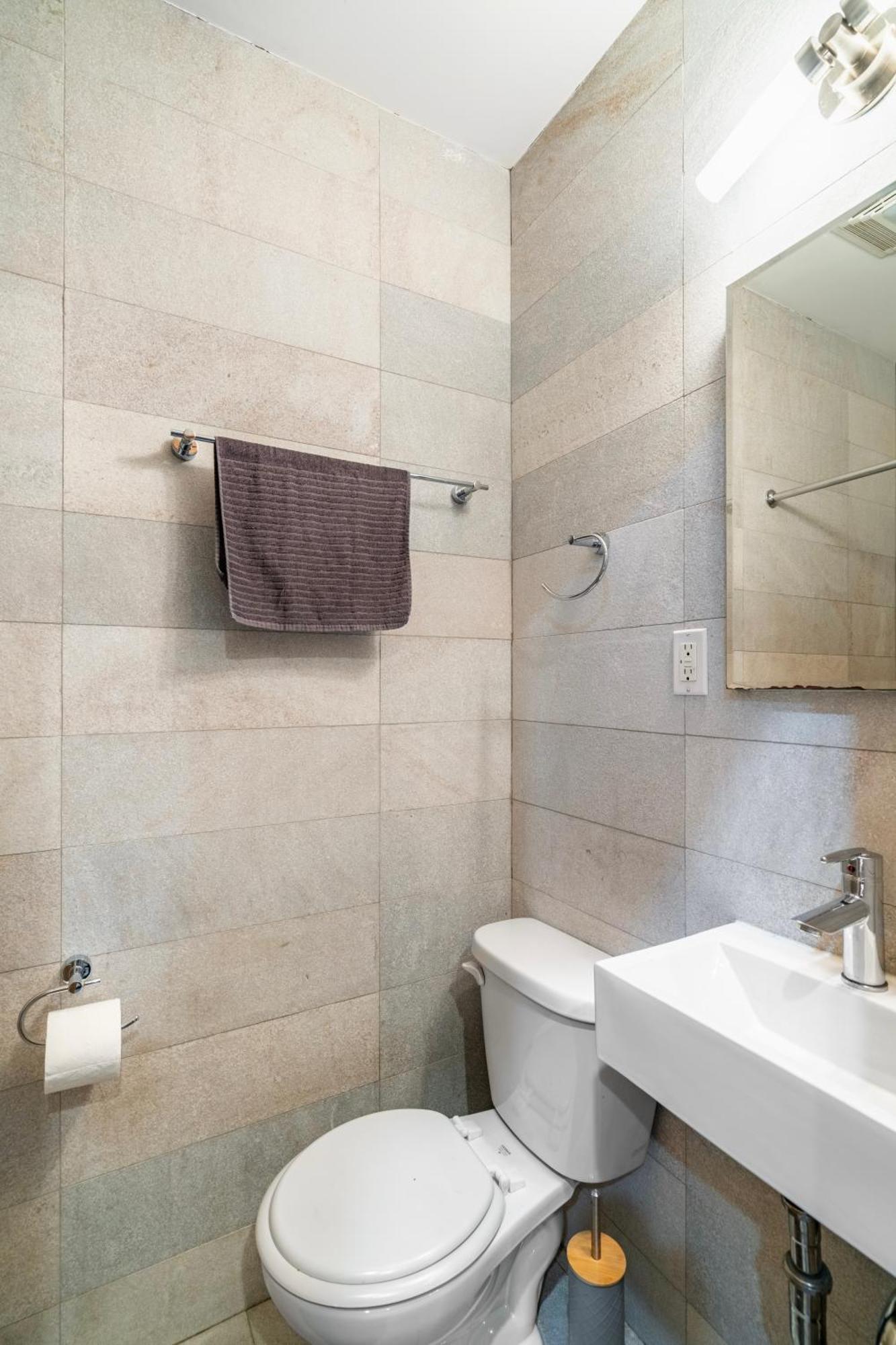 2br Apartmentchina Town *
