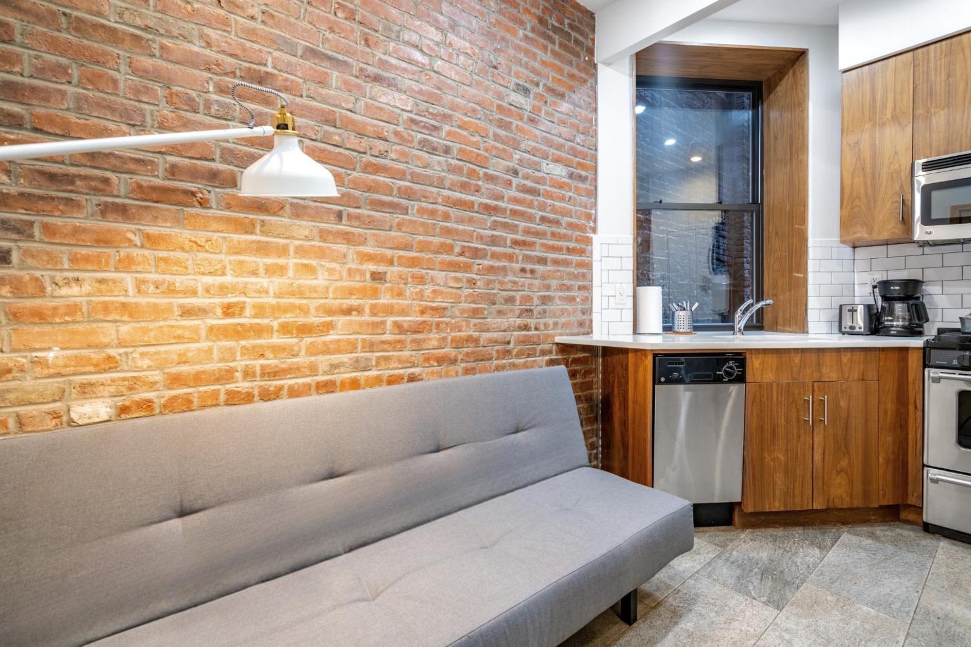 2br Apartmentchina Town Apartment